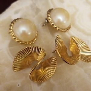2 pairs of vintage earrings